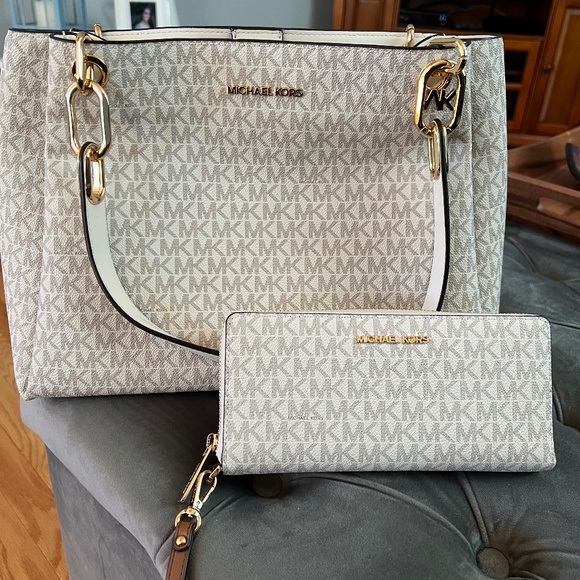 Michael Kors Signature Shoulder Bag & Large Logo Wristlet - Picture 1 of 7